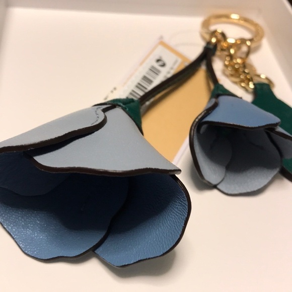 Michael Kors 💙 3D flower key fob leather charm - Picture 3 of 9